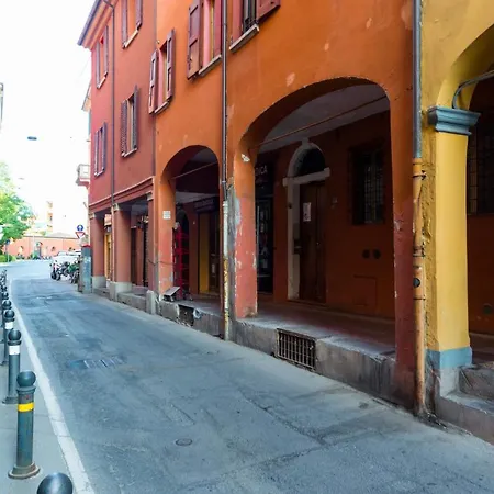 Studio Nuovo Nei Pressi Dell'archiginnasio By Wonderful Italy * Boloňa